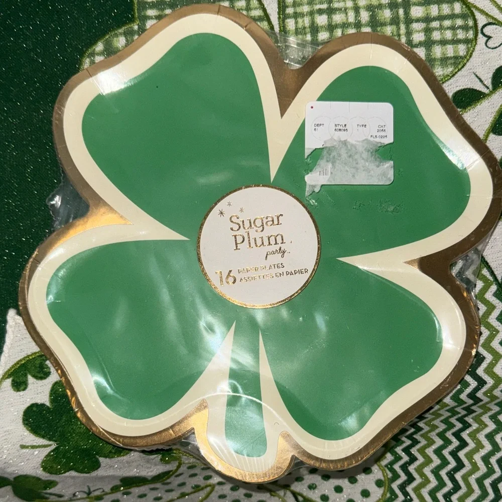 St Patricks Day 2 Sets of 16 Party Plates Sugar Plum Party
